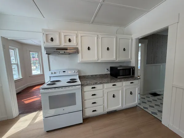 $2,200 | 78 Central Street, Brattleboro, VT 05301