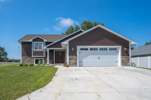$475,000 | 791 Golf Way, Amery, WI 54001
