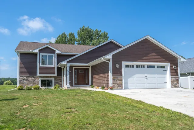 $475,000 | 791 Golf Way, Amery, WI 54001