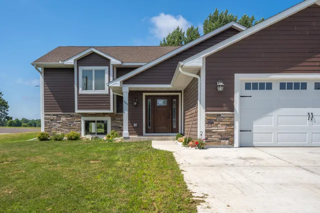 $475,000 | 791 Golf Way, Amery, WI 54001