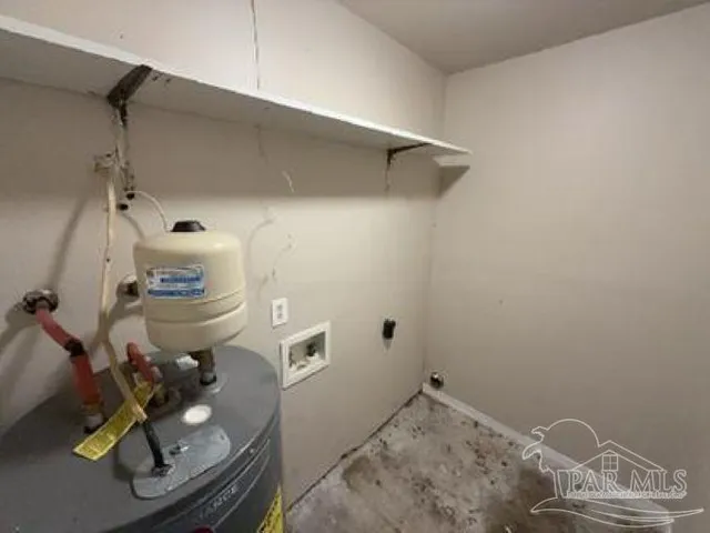 en empty room with ceiling fan and window