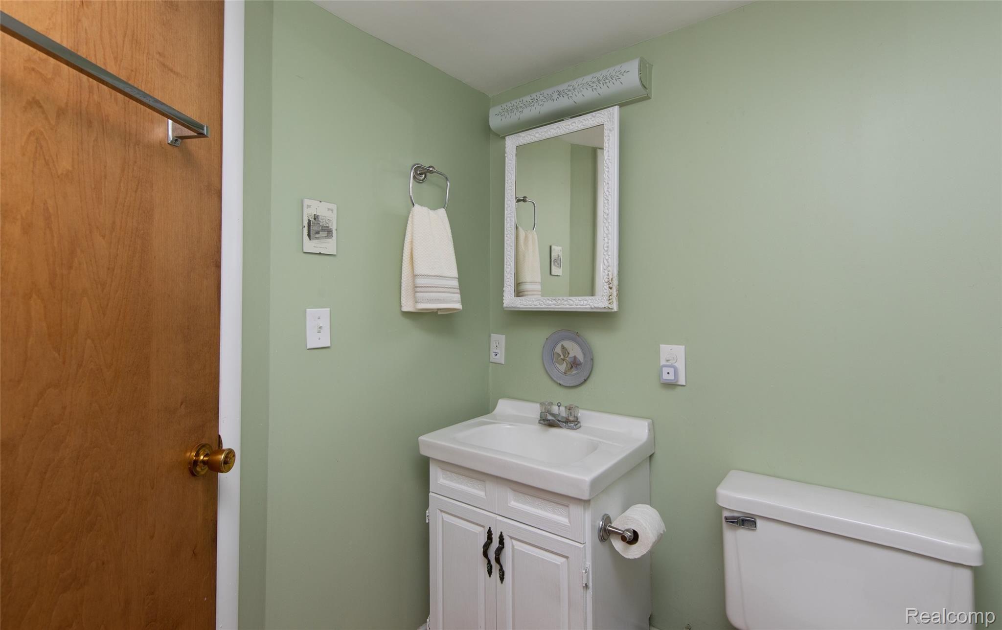 1600 Noble Road Leonard, MI 48367 - Photo 19 of 59 Half bath