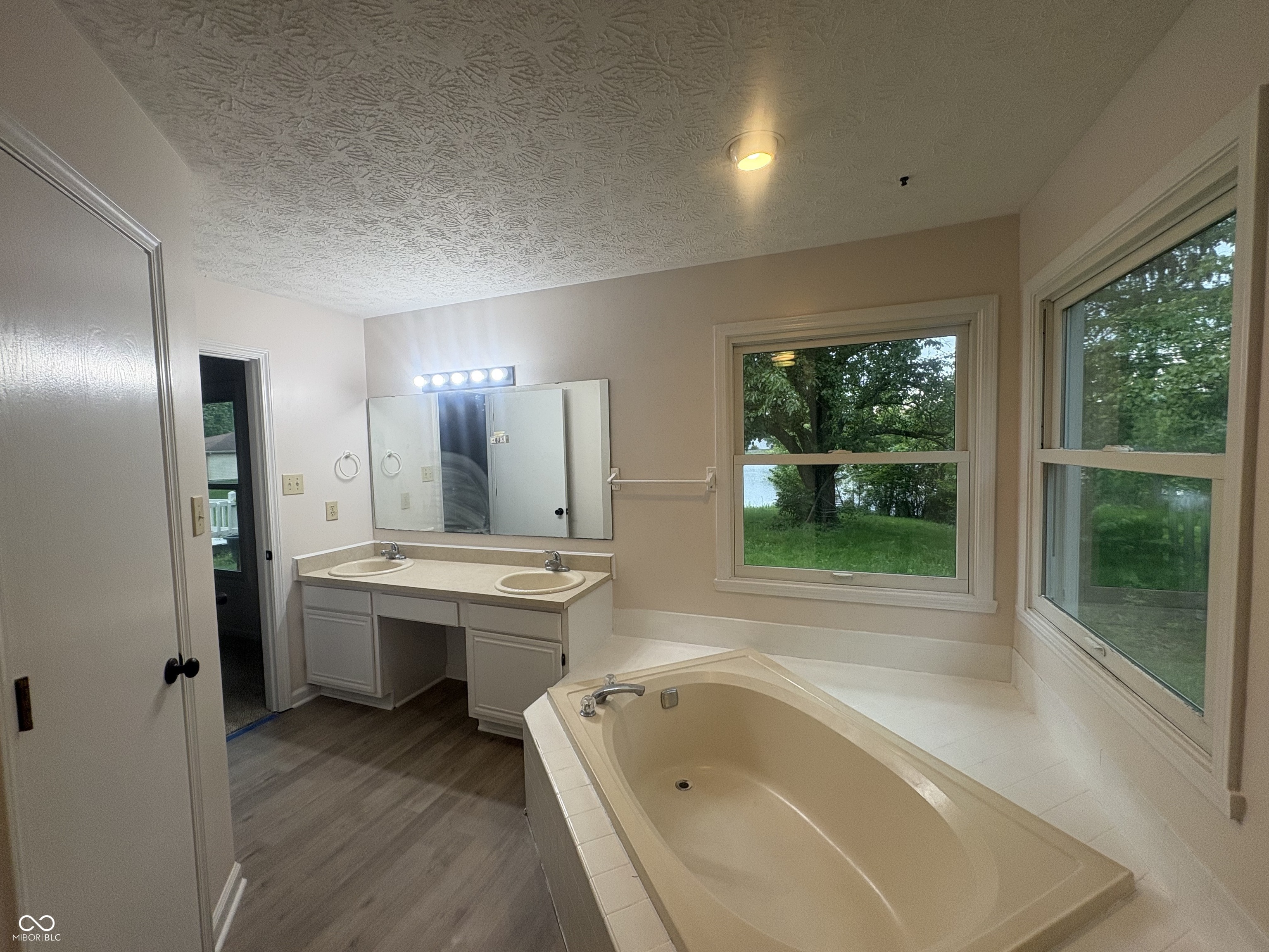 7630 Lippincott Way Indianapolis, IN 46268 - Photo 13 of 20