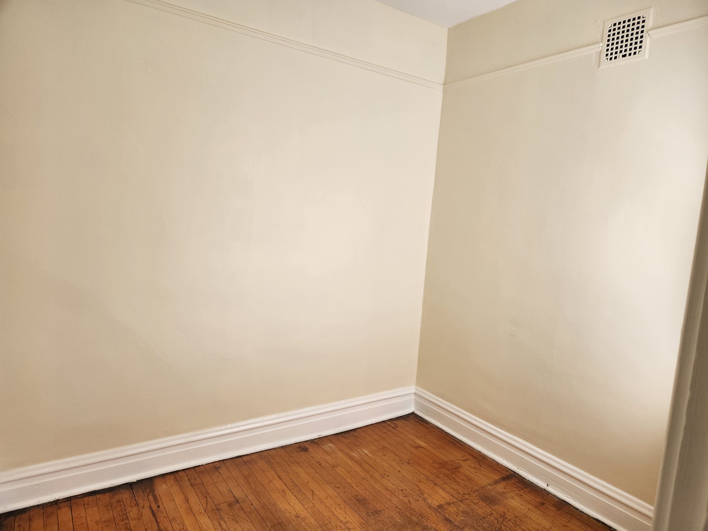 2224 West Irving Park Road, Unit 2 Chicago, IL 60618 - Photo 10 of 11 a room