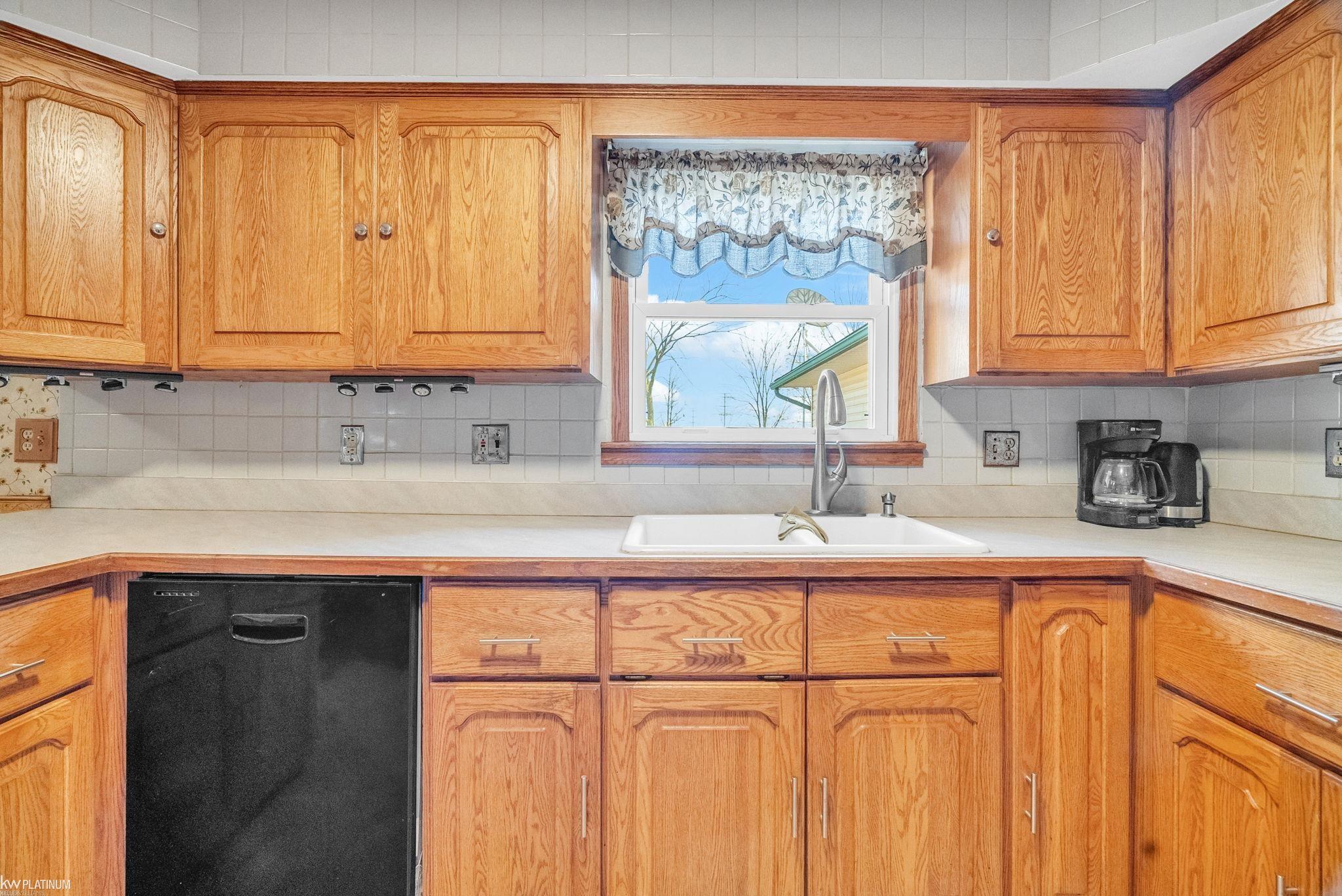 9505 Dolan Road Columbus, MI 48063 - Photo 6 of 34