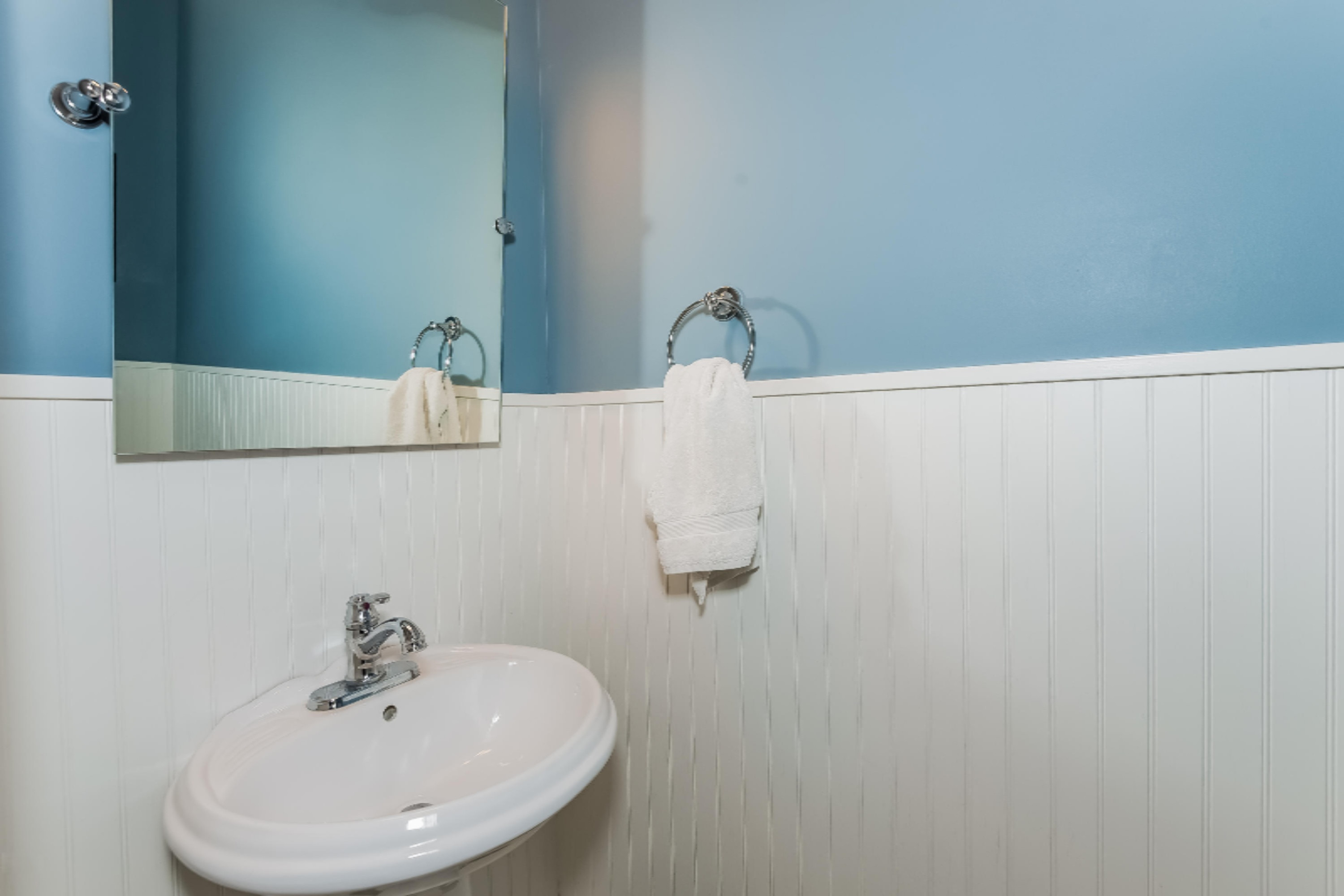 16099 Surrey Way Spring Lake, MI 49456 - Photo 30 of 60 030-Powder_Room-2397610-large