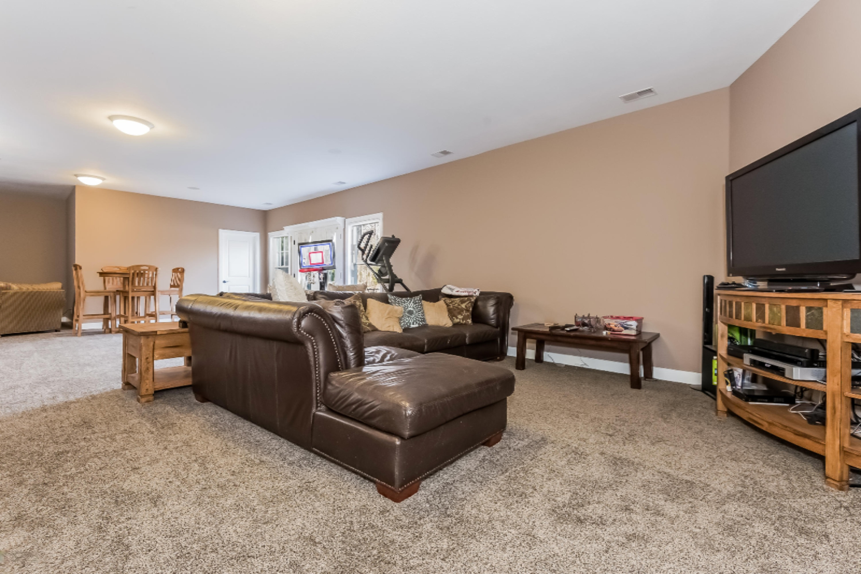 16099 Surrey Way Spring Lake, MI 49456 - Photo 45 of 60 045-Family_Room-2397627-large - Copy