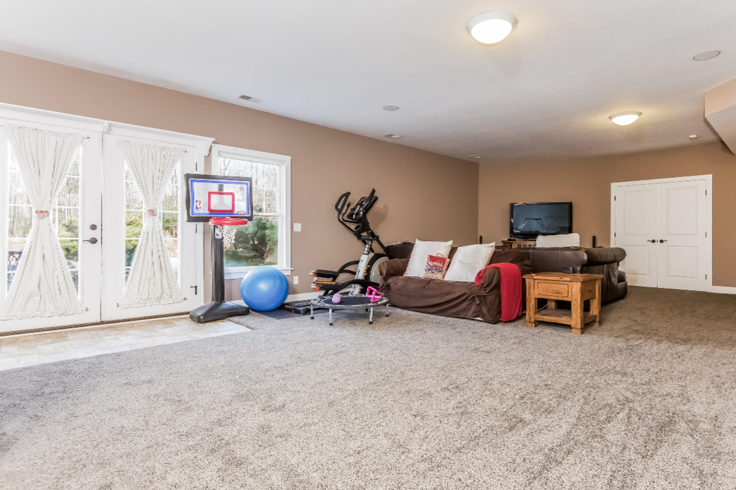 16099 Surrey Way Spring Lake, MI 49456 - Photo 46 of 60 046-Family_Room-2397629-large - Copy