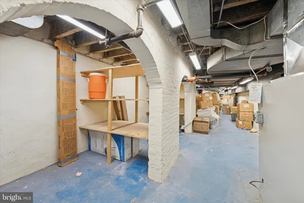 a view of utility room