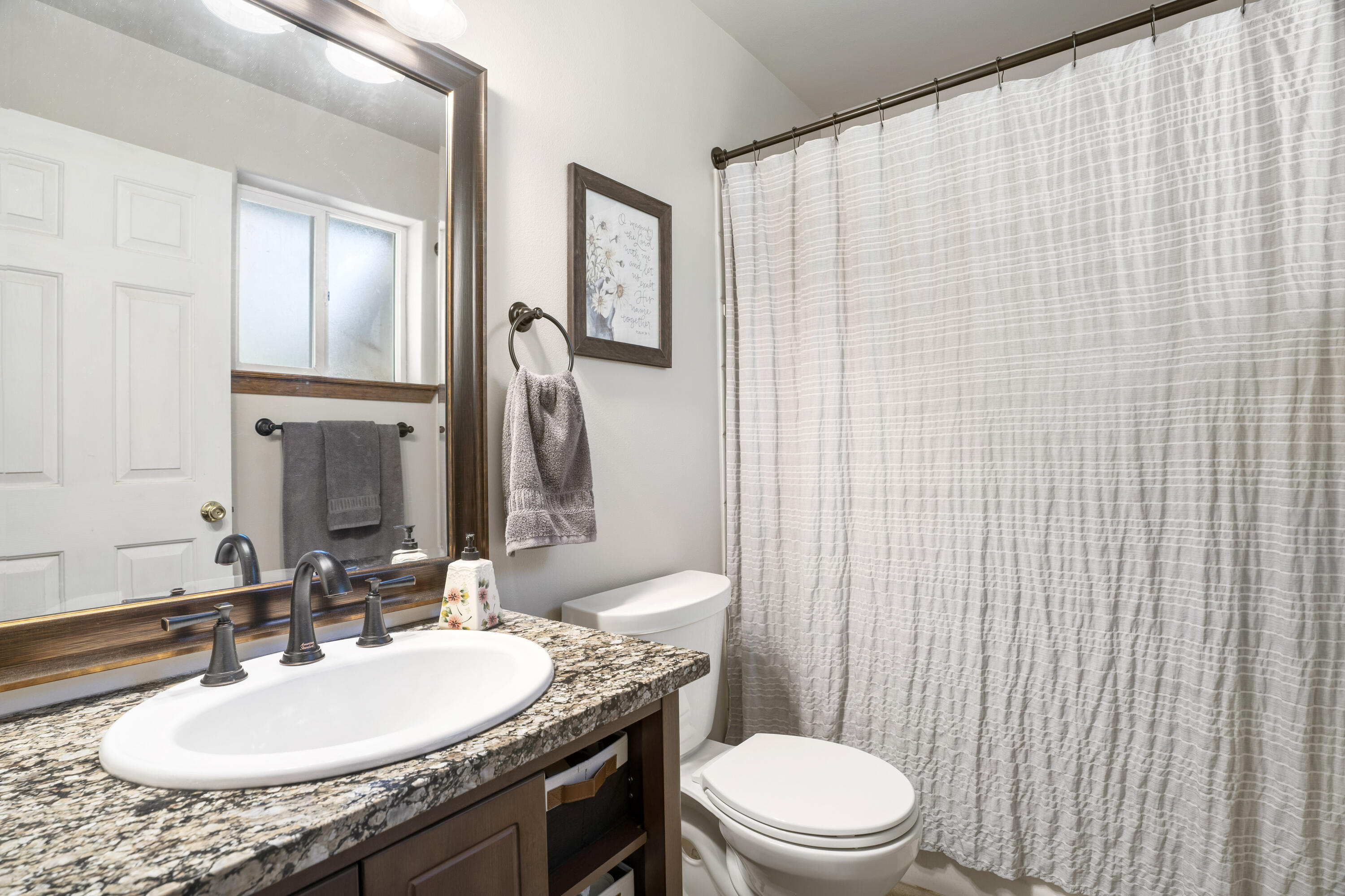 51445 Ash Road La Pine, OR 97739 - Photo 31 of 50 Main en-suite
