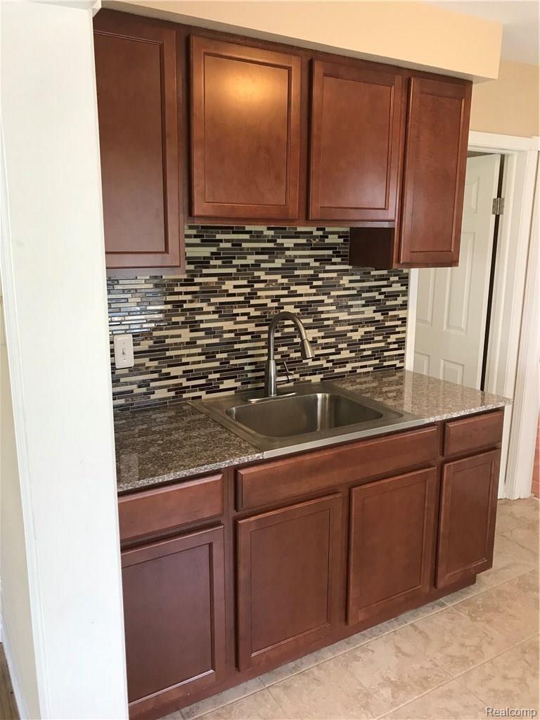 2016 Leitch Road Ferndale, MI 48220 - Photo 9 of 31 8F70C010-9761-4FFF-BBF0-4AA207A28A27.jpeg