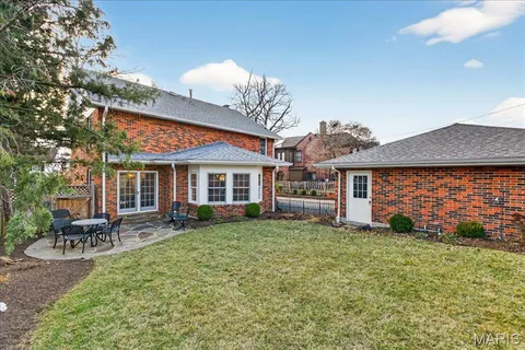 $995,000 | 8019 Crescent Drive, St. Louis, MO 63105