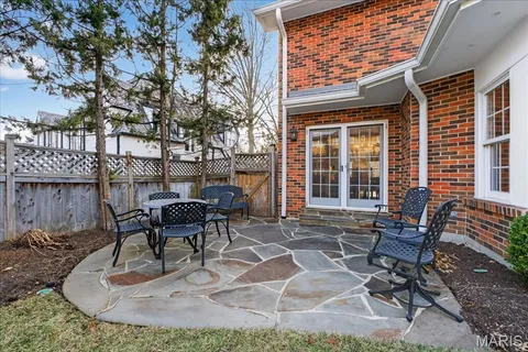 $995,000 | 8019 Crescent Drive, St. Louis, MO 63105