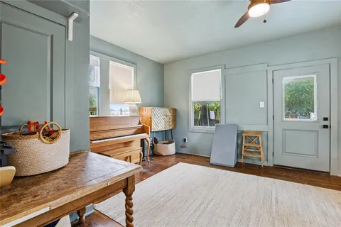 $575,000 | 2108 Washington Avenue, Fort Worth, TX 76110