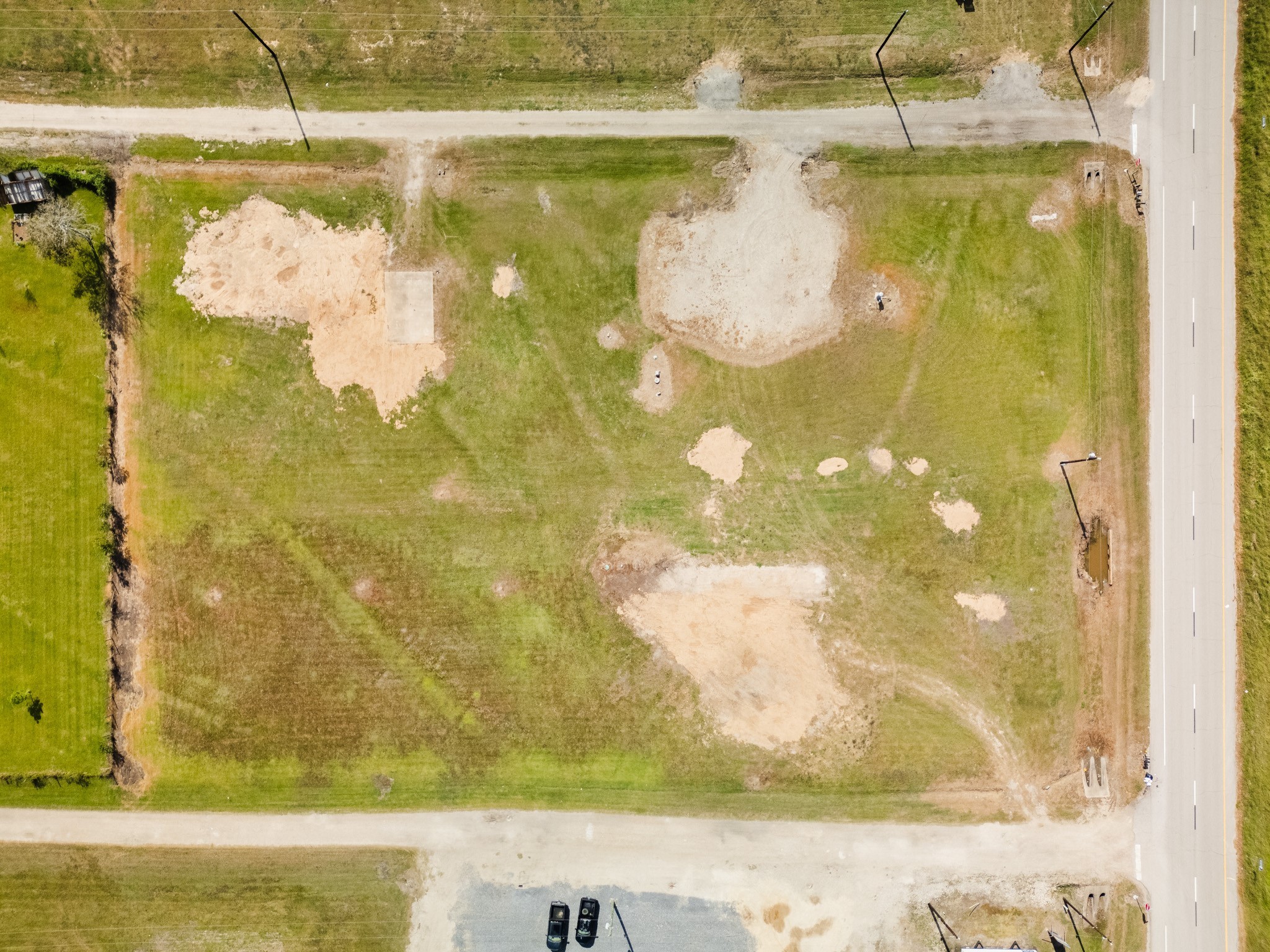 13355-13405 Pleasant Valley Drive Rosharon, TX 77583 - Photo 11 of 18 a bathroom with a bathtub