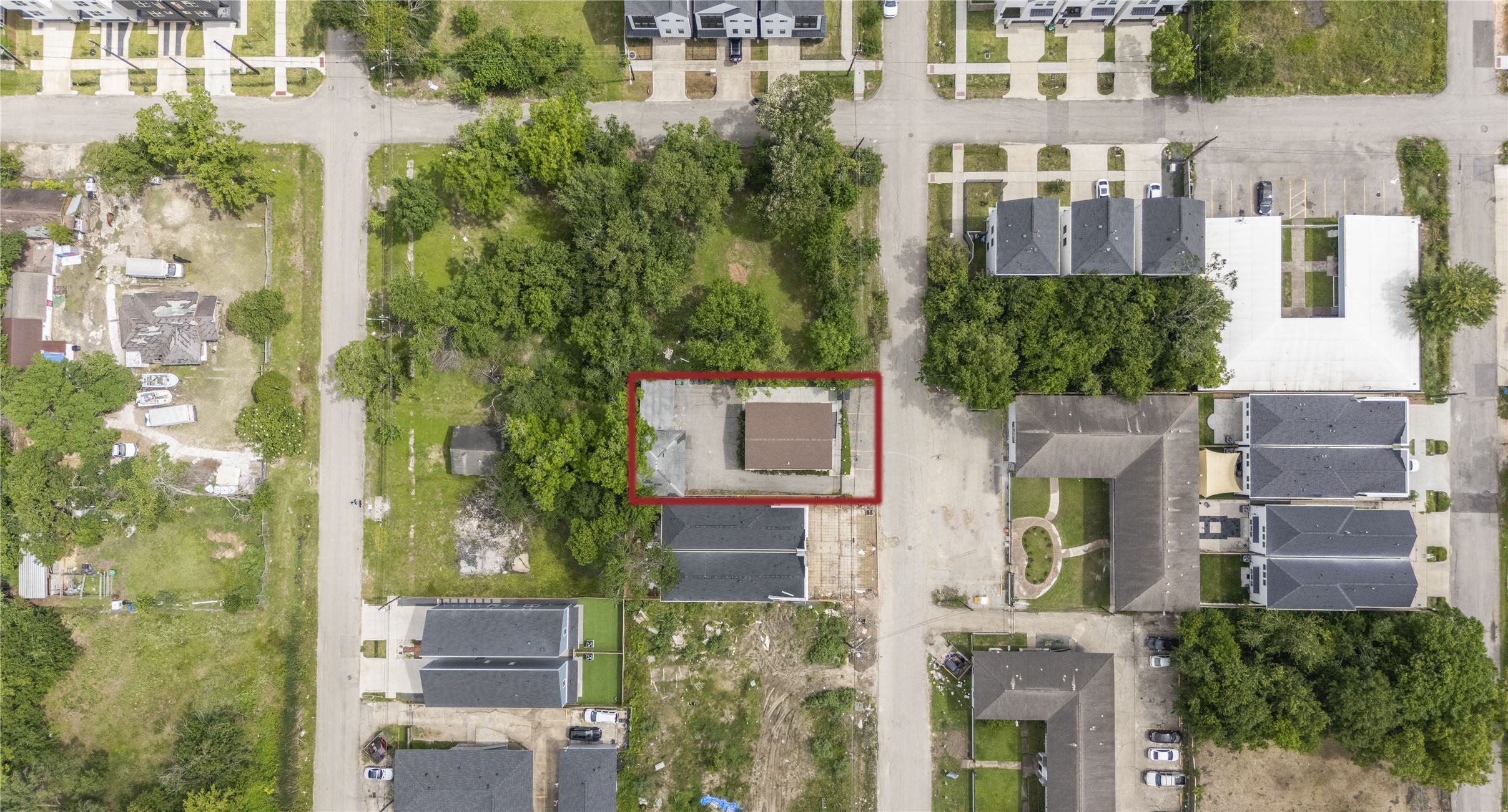 6810 Del Rio Street, Unit 4 Houston, TX 77021 - Photo 10 of 12 an aerial view of residential houses with outdoor space and street view