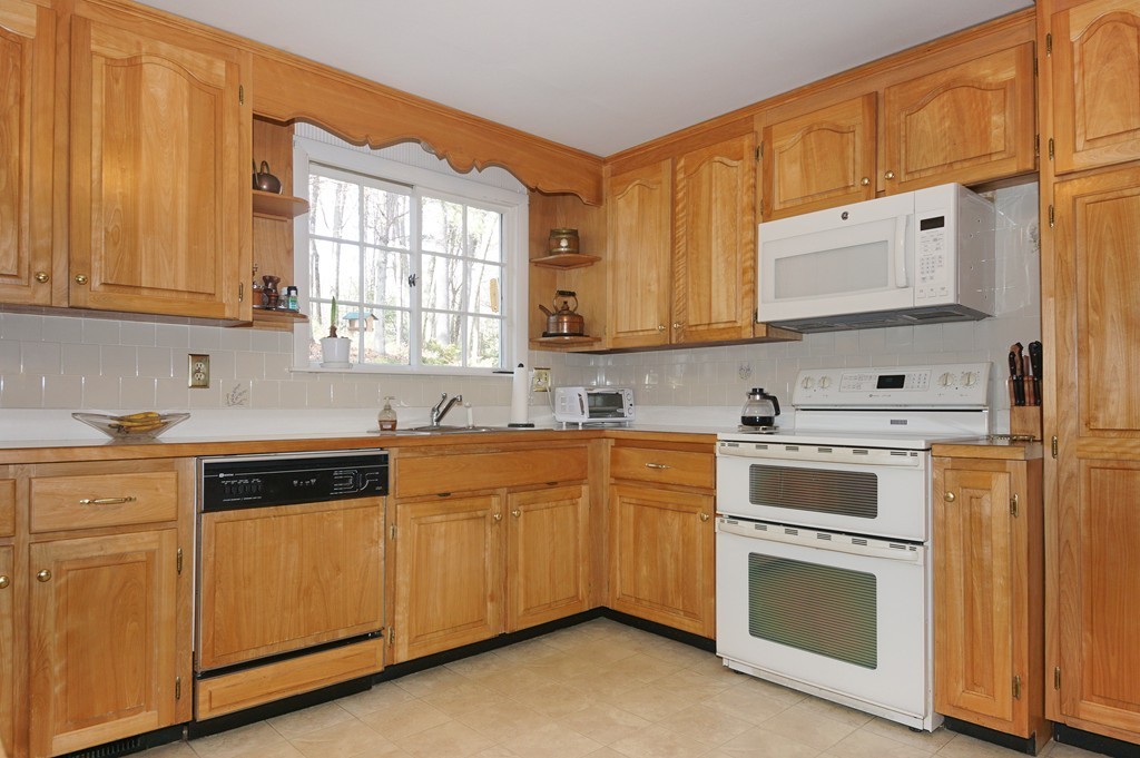 257 Stow Road Boxborough, MA 01719 - Photo 3 of 21