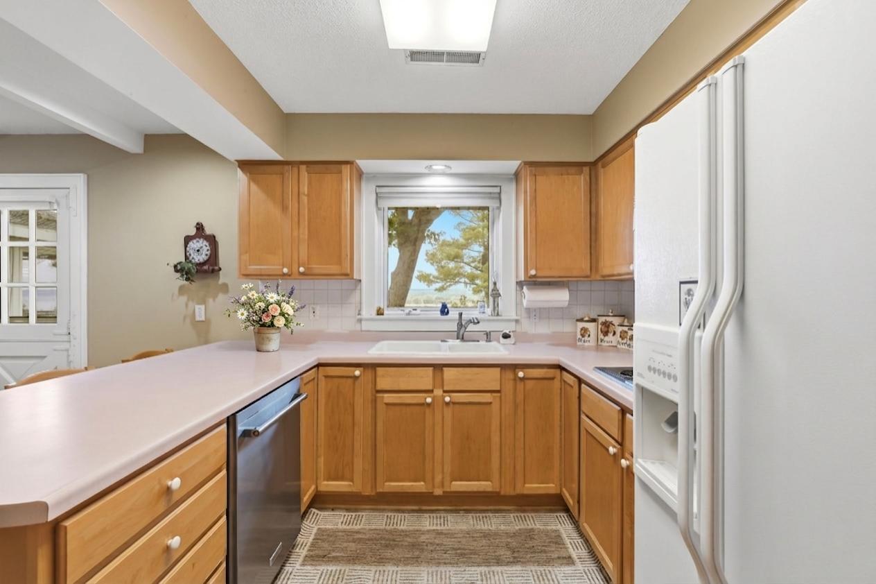 272 Cove Road Hudson, WI 54016 - Photo 11 of 32 Gallery Image 11