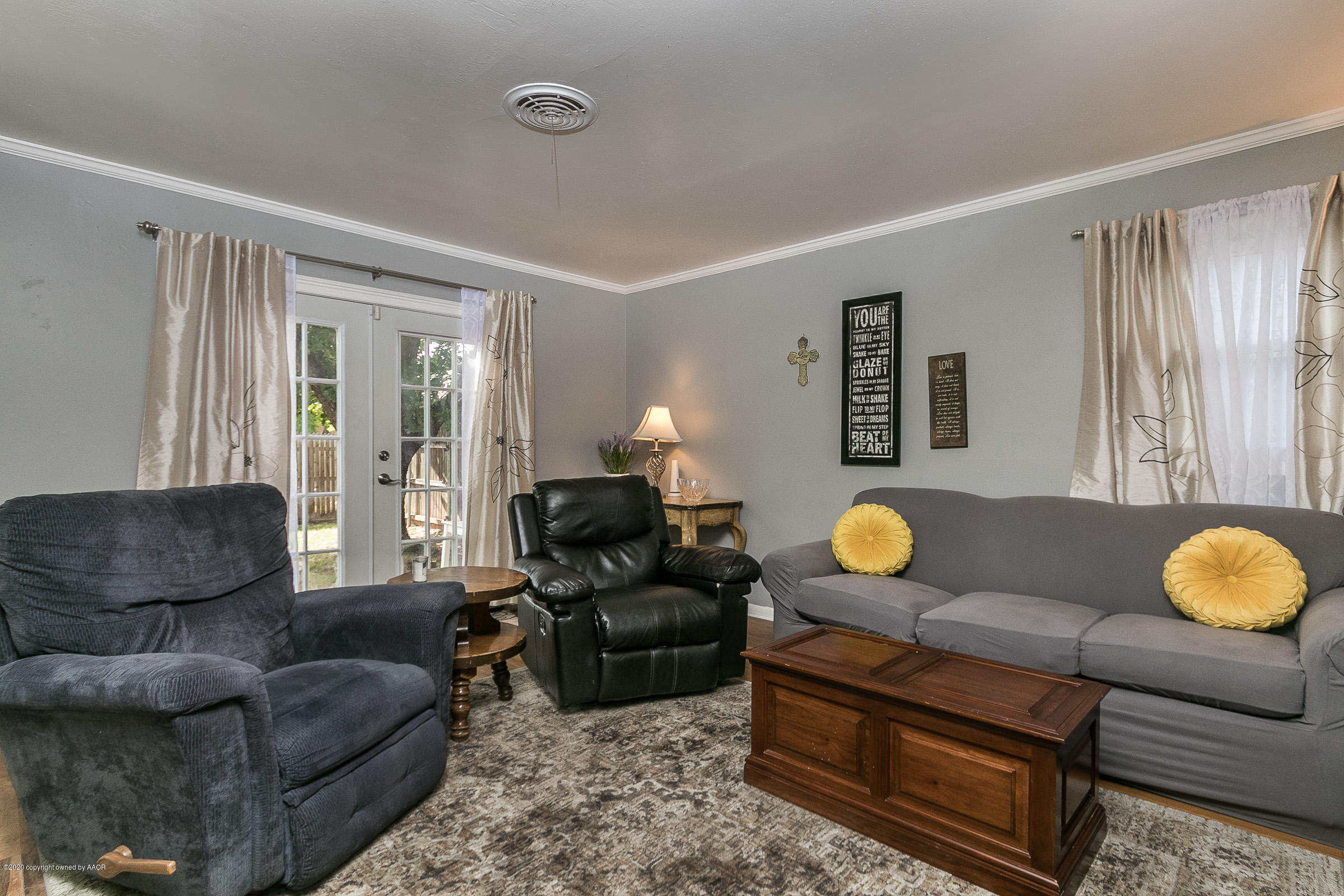 4709 South Austin Street Amarillo, TX 79110 - Photo 5 of 22 a living room with furniture and a window