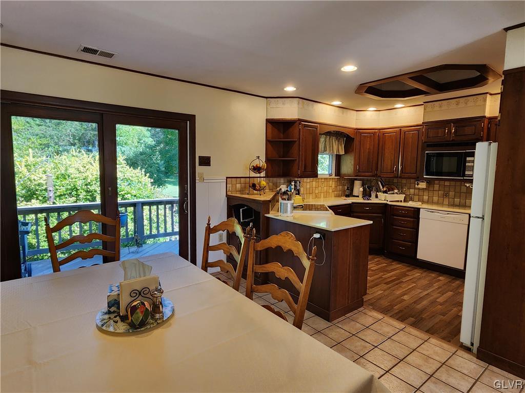 5211 Sickle Road Emmaus, PA 18049 - Photo 8 of 36 Dining room