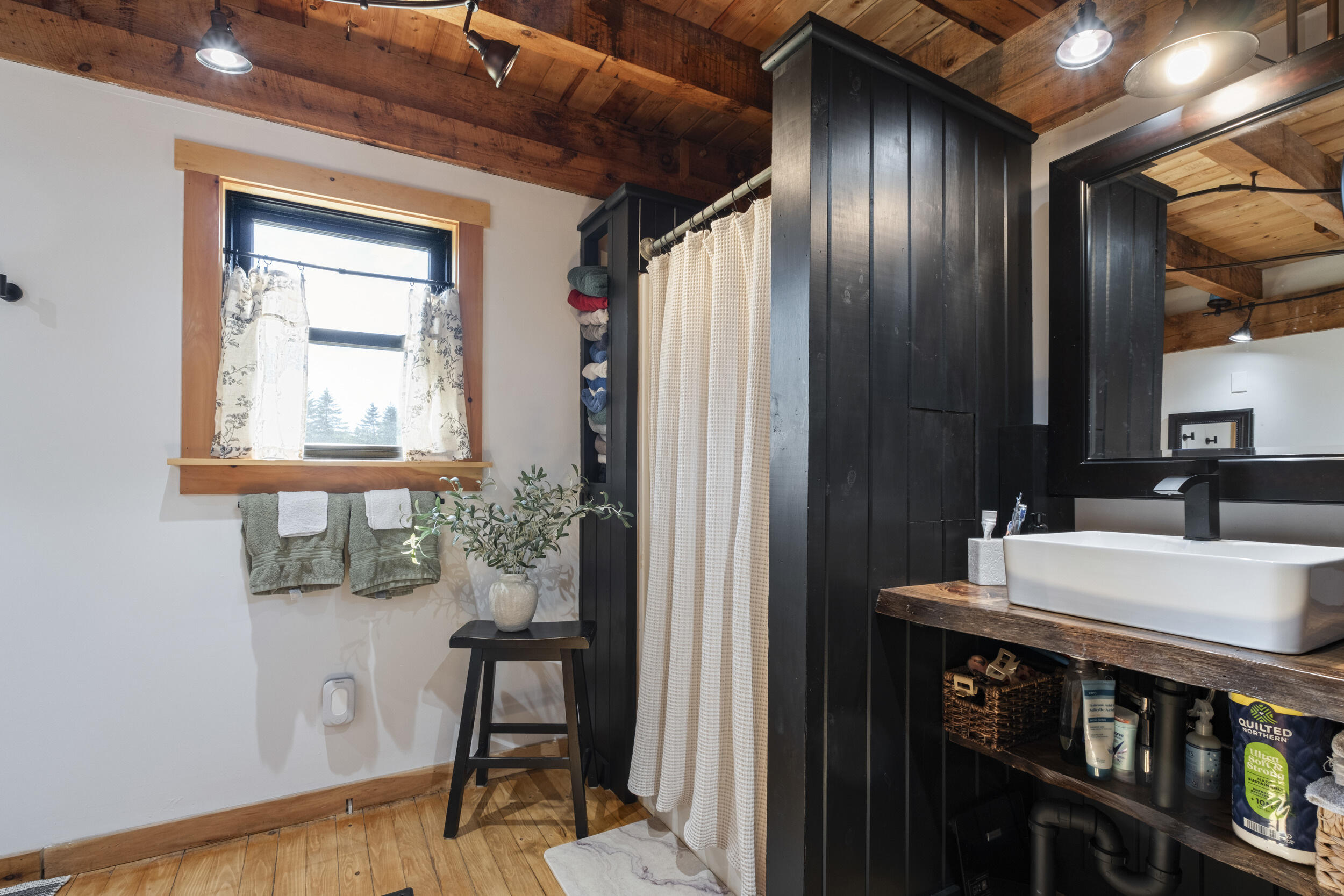 553 North Dexter Road Dexter, ME 04930 - Photo 29 of 55 553_n_dexter_rd-interior-15