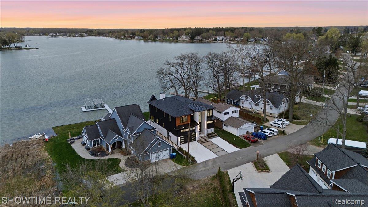 13281 Haddon Street Fenton, MI 48430 - Photo 19 of 87 21-13281_Haddon_st_Fenton_-_EXT_-_TW_012.jpg