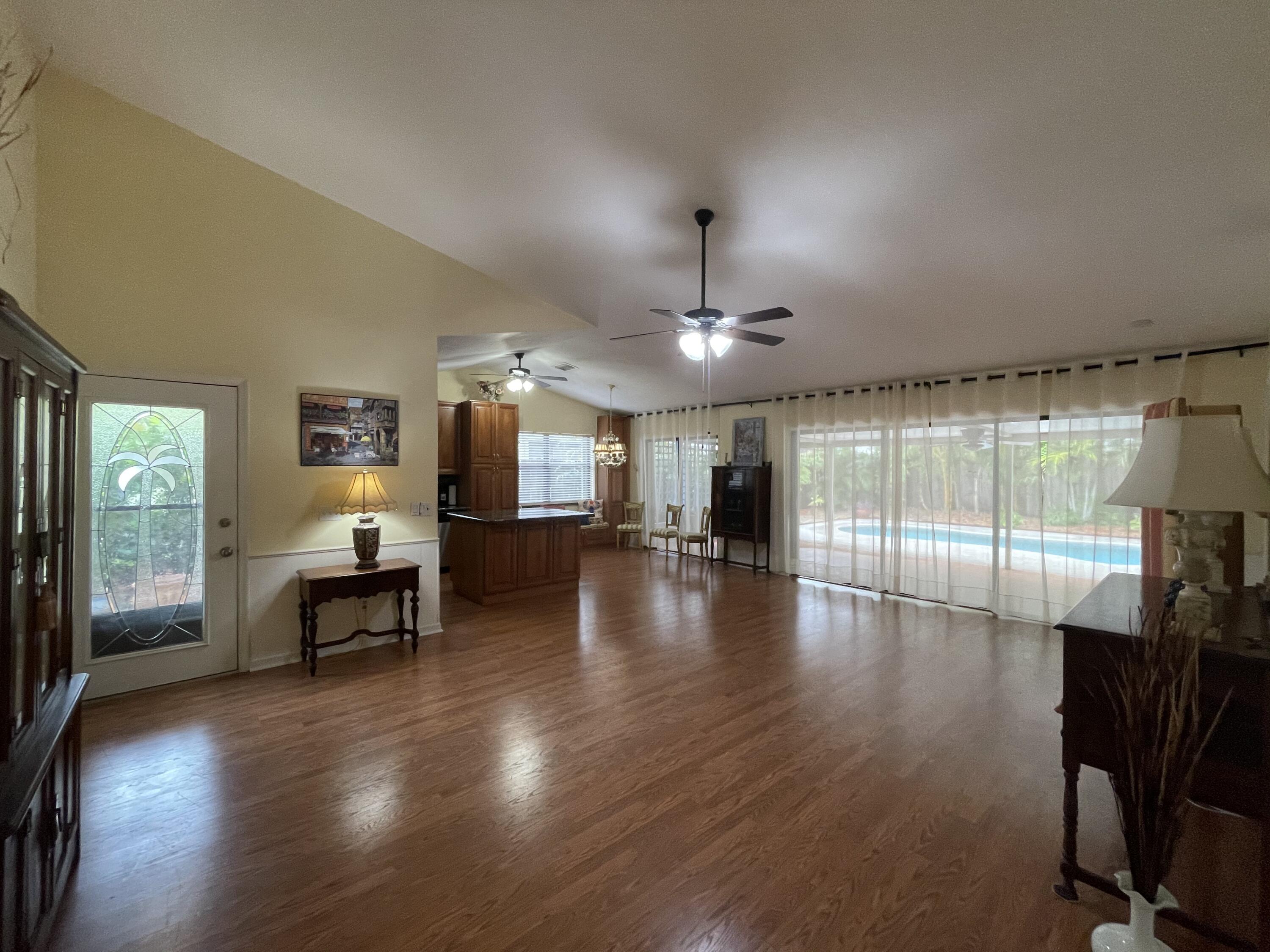 85 Superior Way Stuart, FL 34997 - Photo 10 of 35 Living