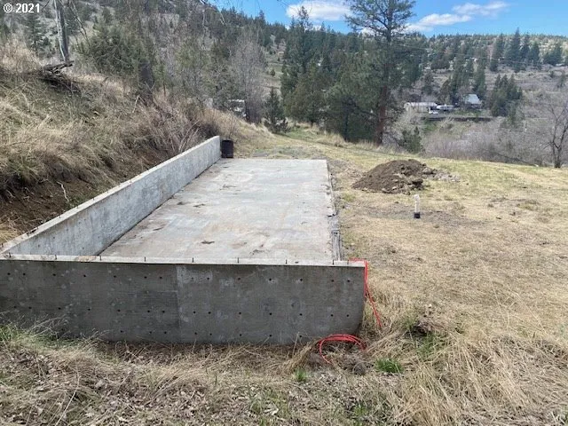 a view of a outdoor space