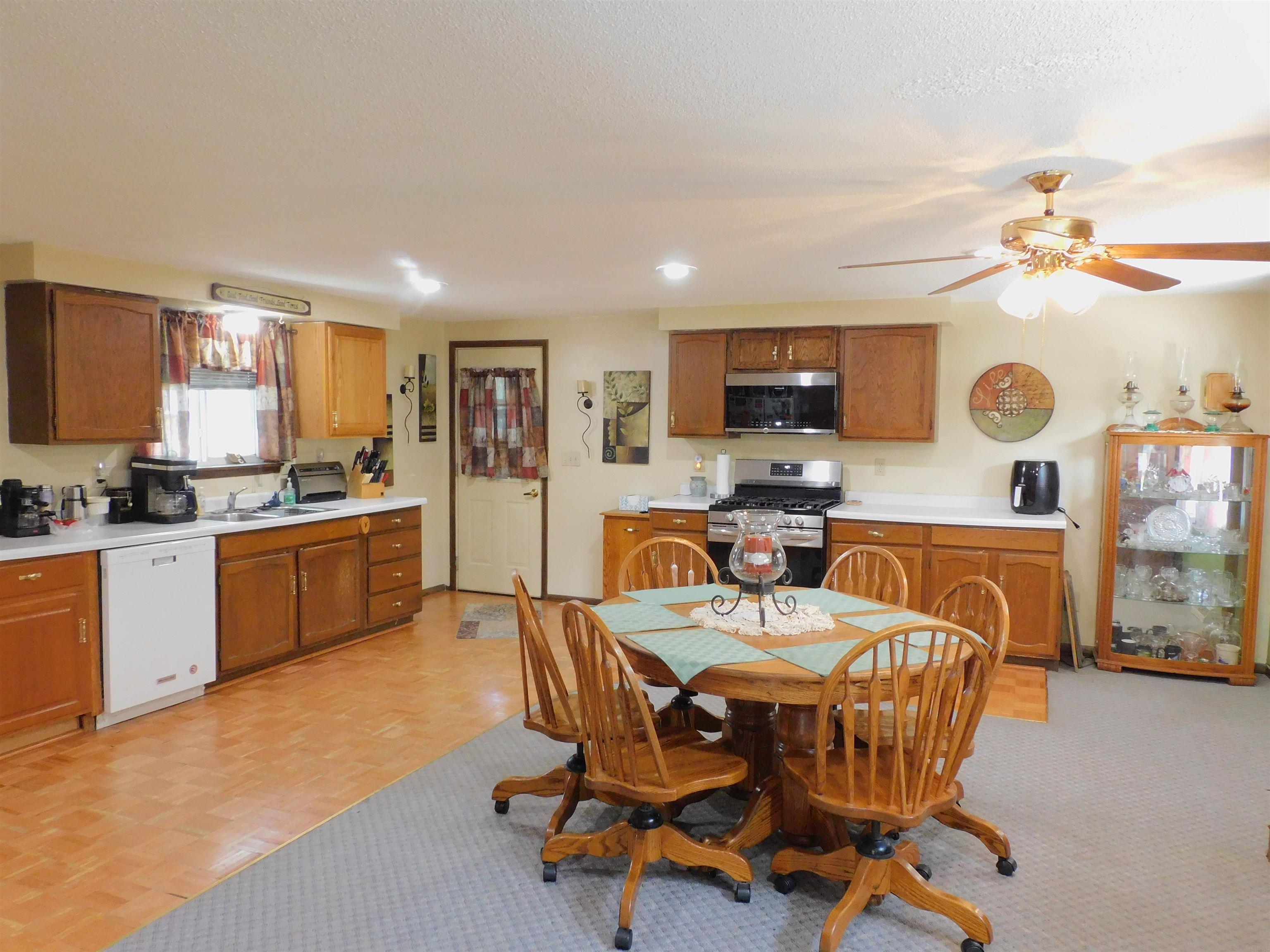 424 South Madison Street Manchester, IA 52057 - Photo 10 of 30 Gallery Image 10