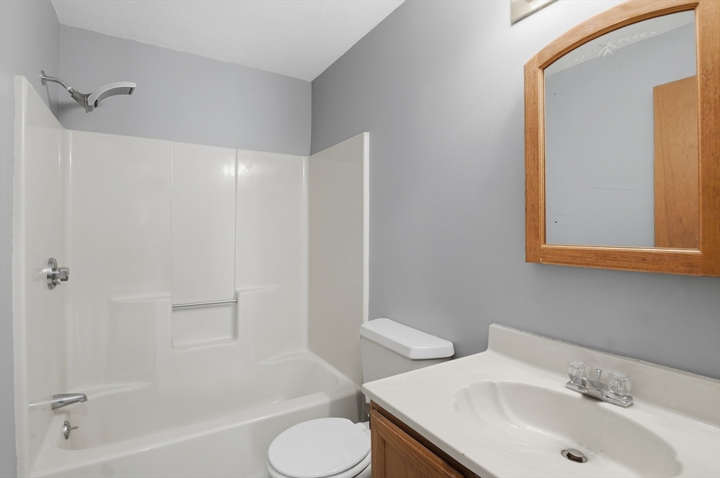 29 Rosella Street Springfield, MA 01118 - Photo 21 of 36