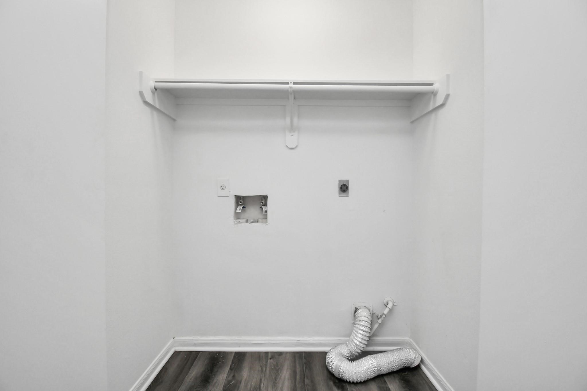 10403 Shadow Oaks Drive, Unit 3A Houston, TX 77043 - Photo 20 of 25 a view of a hallway with shelf