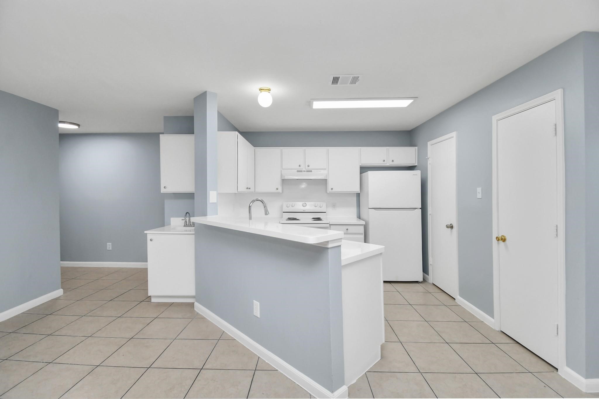 10403 Shadow Oaks Drive, Unit 3A Houston, TX 77043 - Photo 3 of 25 a kitchen with a sink stainless steel appliances and cabinets