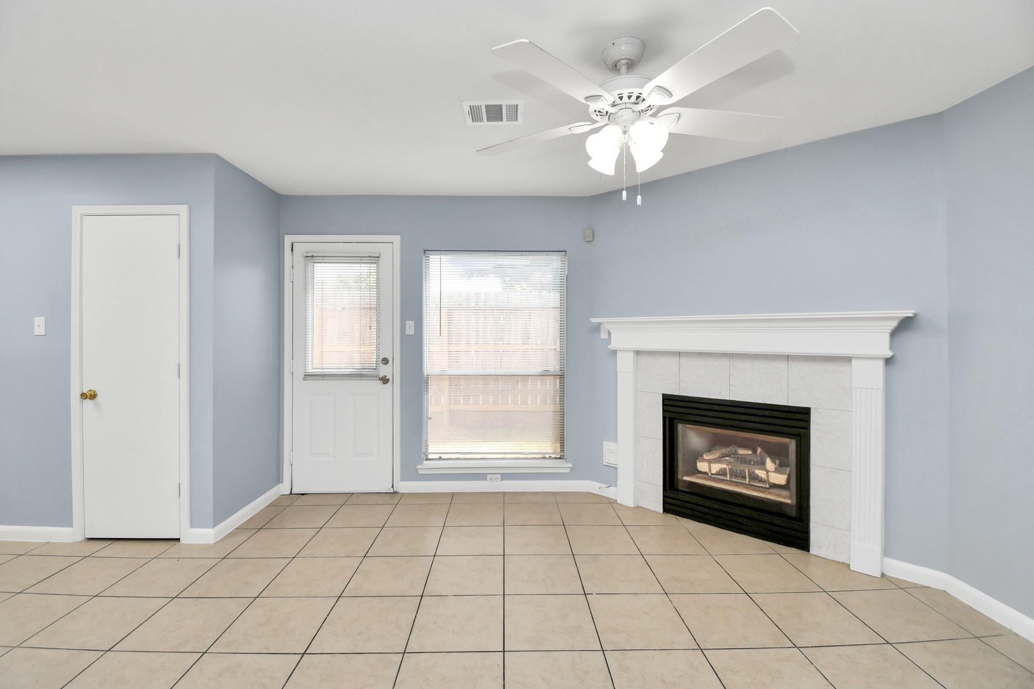 10403 Shadow Oaks Drive, Unit 3A Houston, TX 77043 - Photo 8 of 25 a view of an empty room with window and fireplace