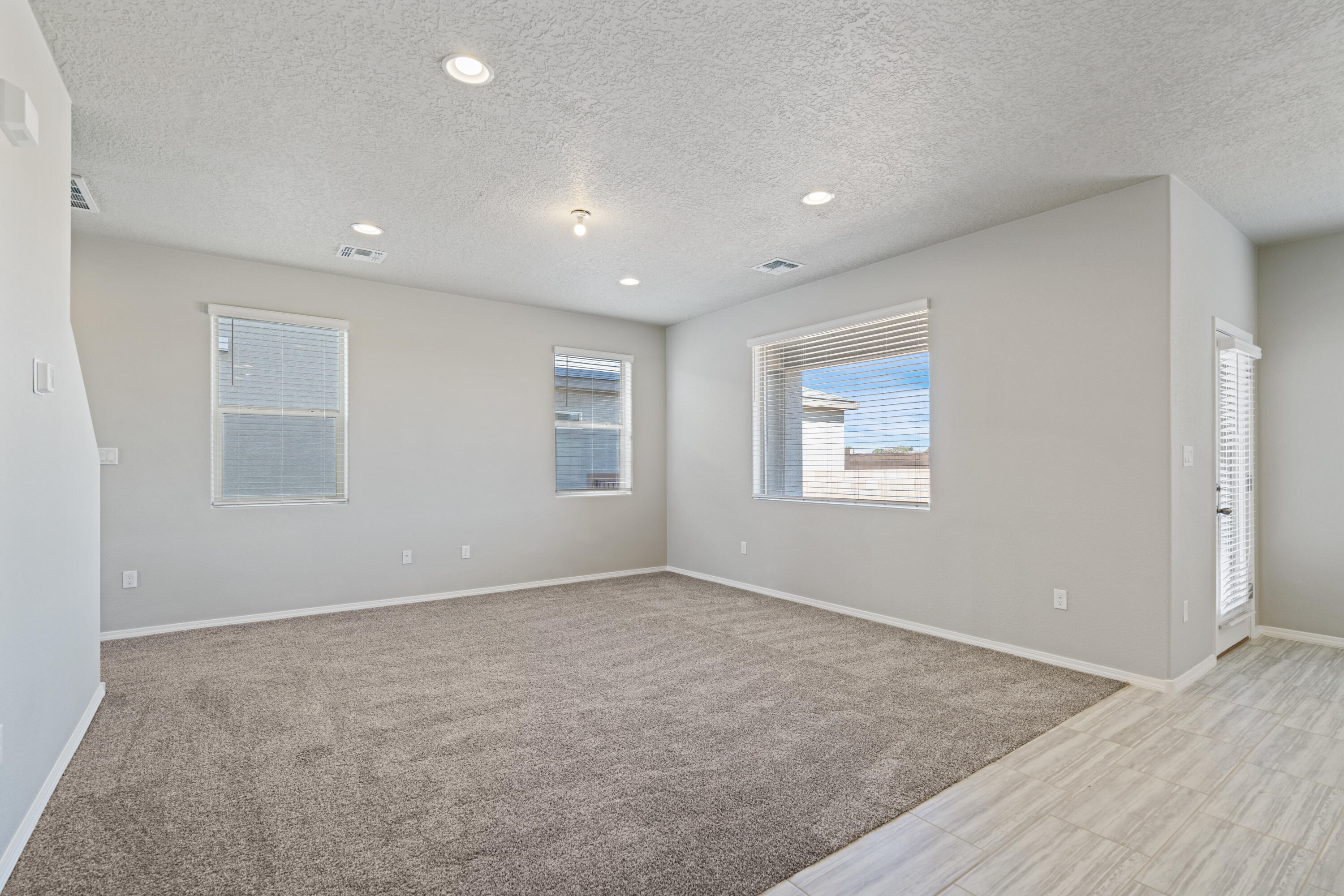 2424 Eglisfield Loop Rio Rancho, NM 87144 - Photo 3 of 16 Gallery Image 3
