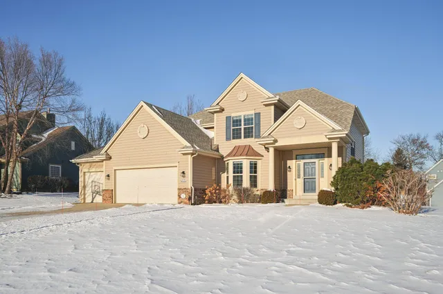 $674,900 | N57W24444 Falcon Court, Sussex, WI 53089