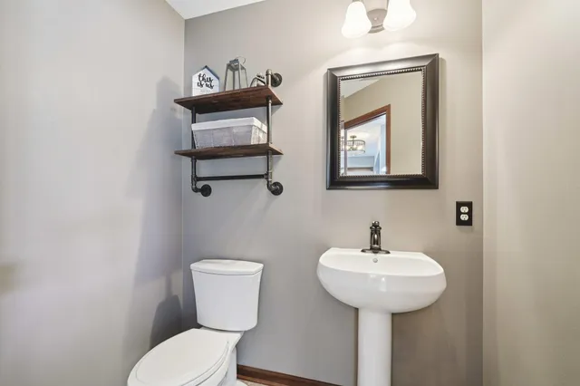 $674,900 | N57W24444 Falcon Court, Sussex, WI 53089