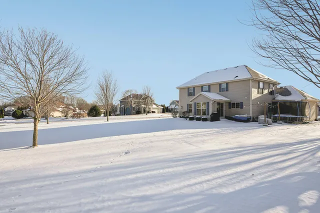 $674,900 | N57W24444 Falcon Court, Sussex, WI 53089