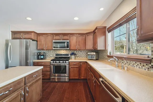 $674,900 | N57W24444 Falcon Court, Sussex, WI 53089