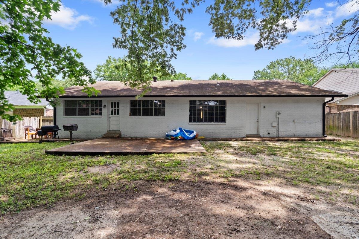 5841 Foxdale Road Memphis, TN 38115 - Photo 21 of 21 a front view of a house with a garden