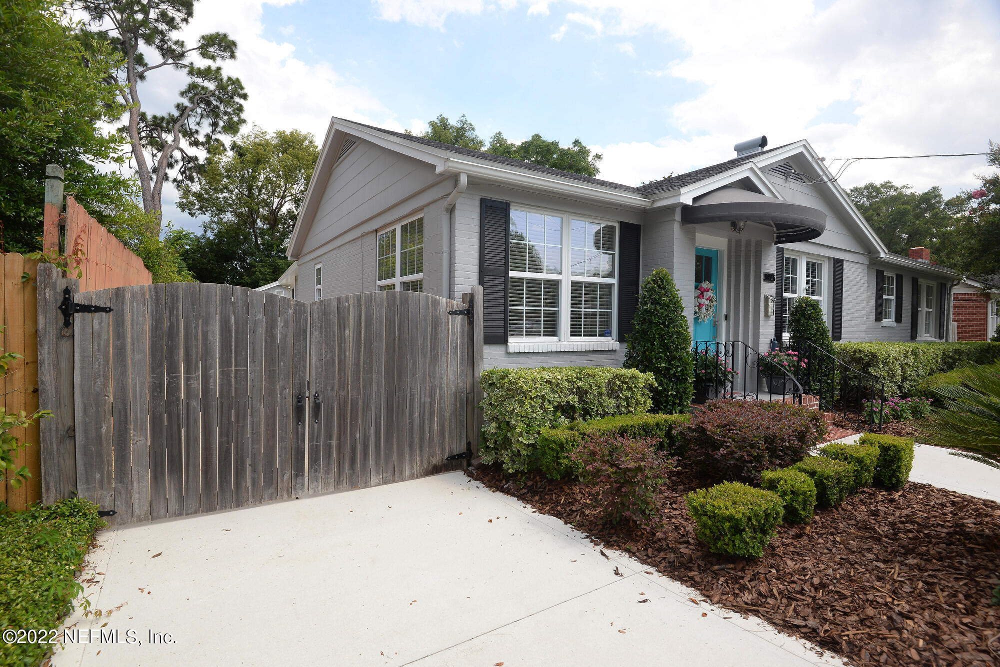 3973 Gadsden Road Jacksonville, FL 32207 - Photo 41 of 45 a view of a house with wooden fence