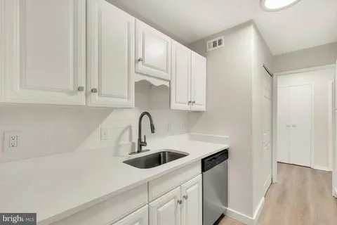 $249,900 | 200 North Pickett Street, Unit 1010, Alexandria, VA 22304