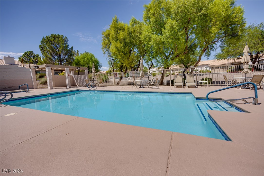 1902 Hobson Drive Henderson, NV 89074 - Photo 31 of 36 Main Pool