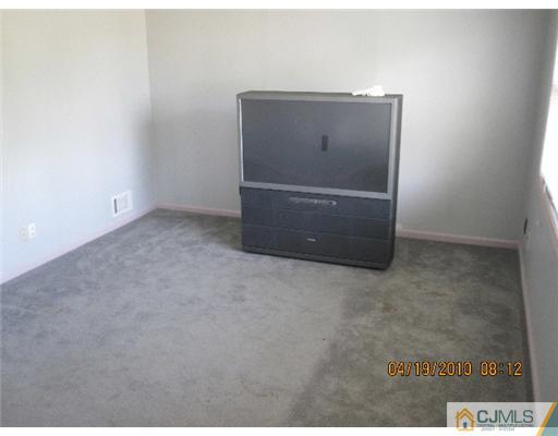 37 Wilcox Road New Brunswick, NJ 08901 - Photo 4 of 8 a view of an empty room