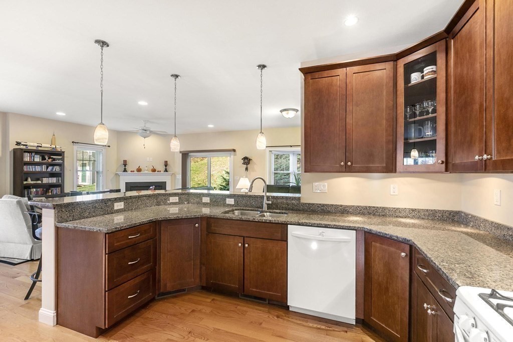 8 Murray Avenue, Unit 12 Burlington, MA 01803 - Photo 4 of 33 Gallery Image 4