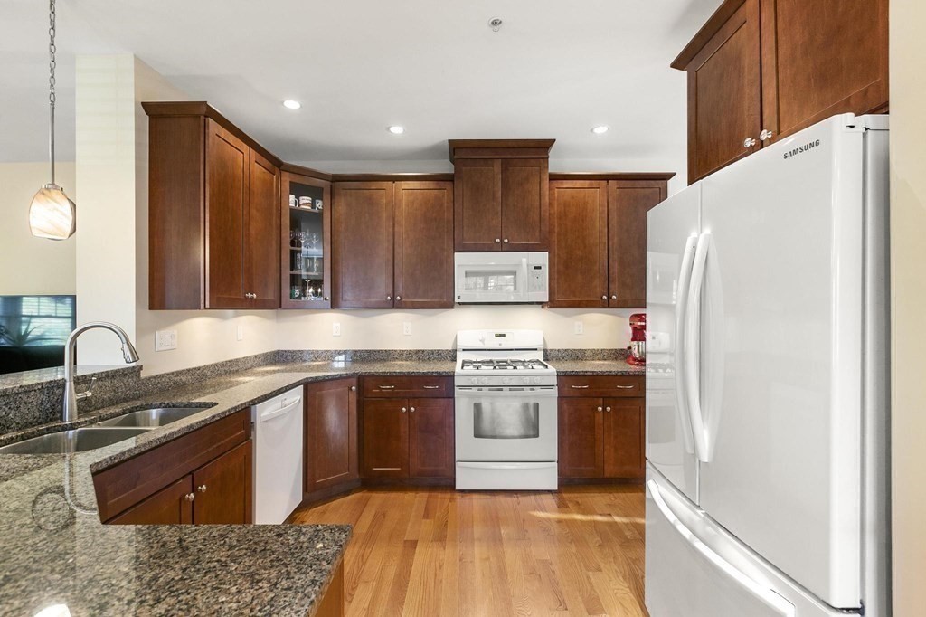 8 Murray Avenue, Unit 12 Burlington, MA 01803 - Photo 6 of 33 Gallery Image 6