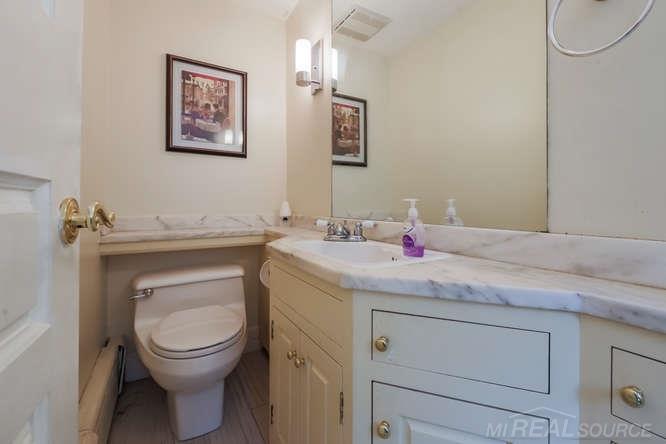 113 Moran Road Grosse Pointe, MI 48236 - Photo 13 of 43 31341628-12.JPG