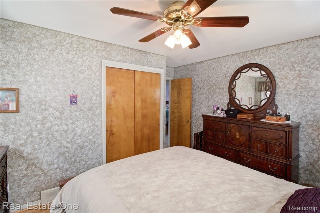 18475 Stephens Road Eastpointe, MI 48021 - Photo 9 of 24 9 Bedroom.jpg
