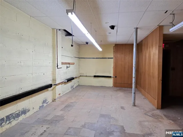 a view of entryway with a area