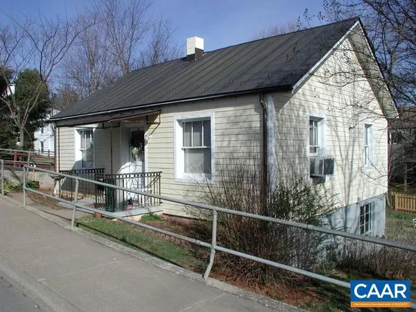 $1,895 | 1304 Avon Street, Charlottesville, VA 22902