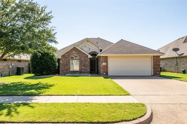 $370,000 | 10913 Golfview Way, Benbrook, TX 76126